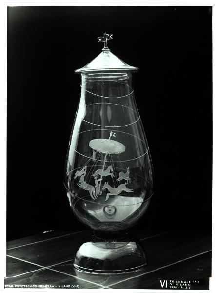 Milano - VI Triennale d'Arte - E.N.A.P.I., vaso di cristallo inciso, su disegno di Fegarotti ed eseguito dalla S.A.I.A.R. - Ferro Toso di Murano
