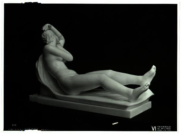 Milano - VI Triennale d'Arte - E.N.A.P.I., figura femminile sdraiata, scultura in alabastro eseguita dalla Soc - Coop - Artieri dell'alabastro di Volterra su disegno di Gregorio