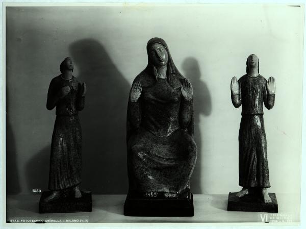 Milano - VI Triennale d'Arte - E.N.A.P.I., tre figure, statuette in ceramica colorata