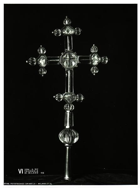 Milano - VI Triennale d'Arte - Sala dell'Oreficeria Antica, croce astile con reliquiario in cristallo di rocca con miniature, verso (XIII sec -)