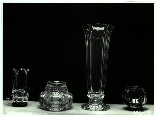 Milano - VI Triennale d'Arte - Padiglione del Belgio, vasi in cristallo prodotti da Val St - Lambert