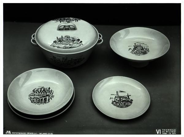Milano - VI Triennale d'Arte - Set di piatti decorati prodotti dalla Soc - Ceramica Verbano di Laveno