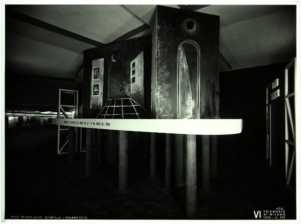Milano - VI Triennale d'Arte - Sezione italiana, riproduzione di un palcoscenico della Commedia dell'Arte da una stampa dell'epoca