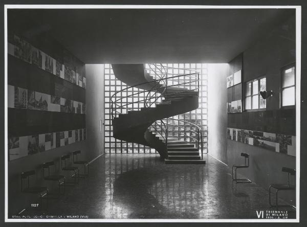 Milano - VI Triennale d'Arte - Arch. Giuseppe Pagano, scala elicoidale a sbalzo che porta dalla mostra dell'abitazione a quella dei sistemi costruttivi e dei materiali edilizi