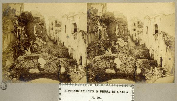 Spedizione dei Mille - Assedio di Gaeta - Rovine di edifici bombardati