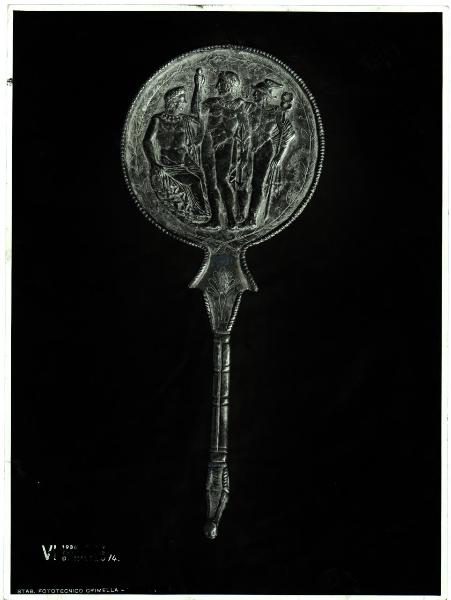 Milano - VI Triennale d'Arte - Sala dell'Oreficeria Antica, specchio d'argento (IV sec - a -C -)
