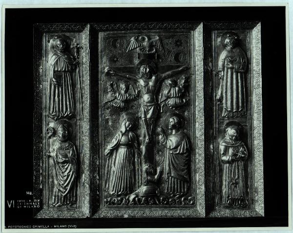 Milano - VI Triennale d'Arte. Sala dell'Oreficeria Antica, piccolo altare da campo detto di Bartolomeo Colleoni in argento lavorato a sbalzo (XIV sec.)