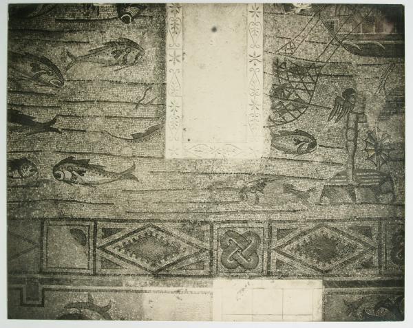Aquileia - Basilica. Presbiterio, particolare della decorazione musiva pavimentale raffigurante un mare con pesci e genietto che pesca (IV sec.).
