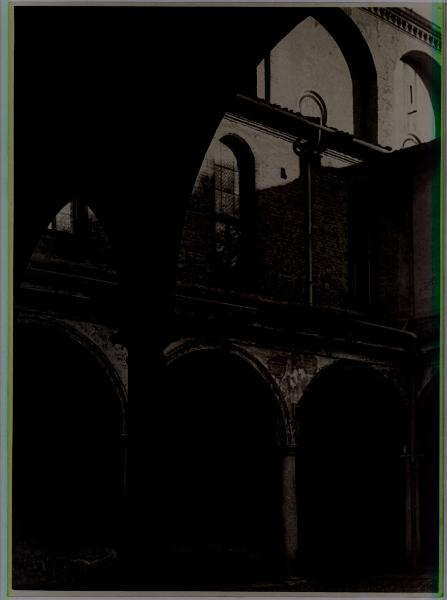 Milano - Monastero Maggiore. Veduta parziale del chiostro.