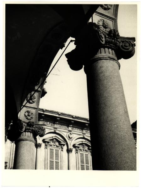 Milano - Ospedale Maggiore. Dettaglio di un arco di un loggiato.