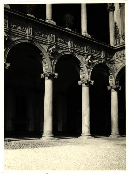 Milano - Ospedale Maggiore. Particolare del loggiato del cortile centrale.