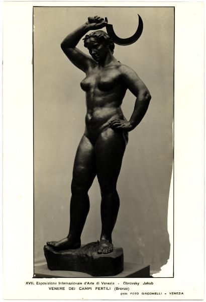 Venezia - XVII Esposizione Internazionale d'Arte. Jacub Obrovsky, Venere dei campi fertili, scultura in bronzo.