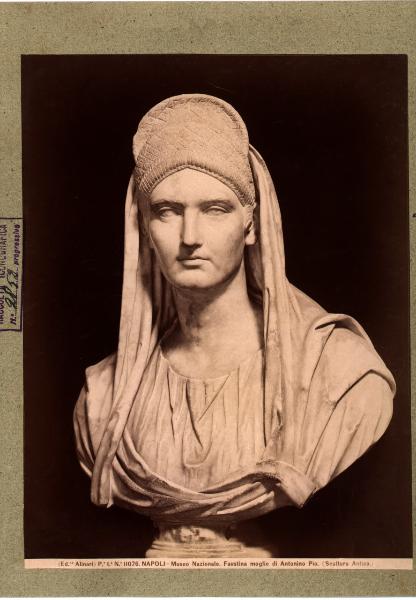 Napoli - Museo Archeologico Nazionale. Mezzo busto di Faustina, moglie di Antonino Pio, scultura antica in marmo.