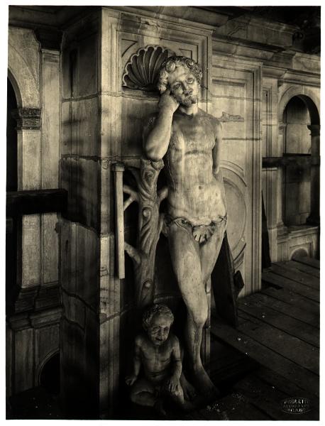 Milano - Duomo. (?) San Cristoforo (?), scultura in marmo.