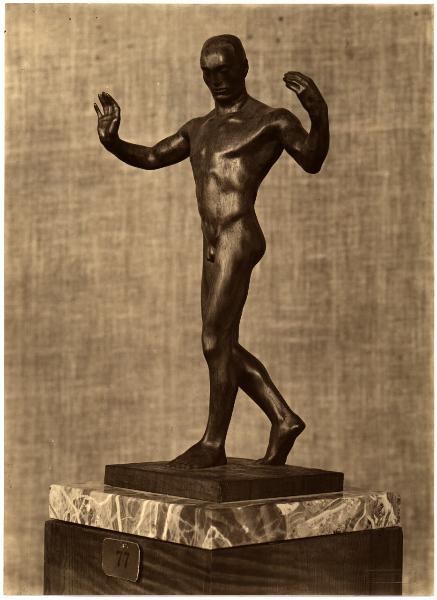 Aurelio Bossi, L'atleta, scultura lignea (1920).