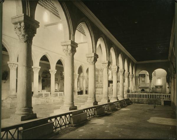 Aquileia - Basilica. Veduta interna dalla navata destra.