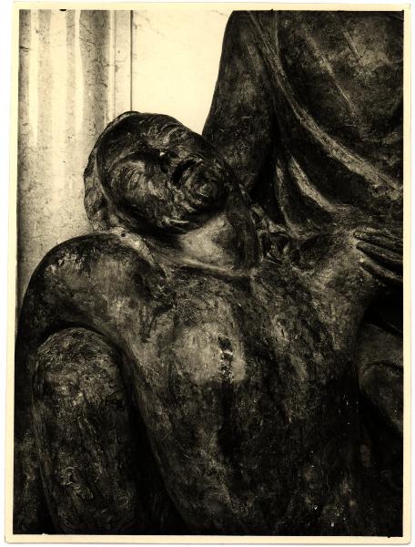 Bergamo - Cimitero Nuovo. Nino Galizzi, Pietà, monumento funebre della famiglia Zanoni, particolare del Cristo, bronzo.