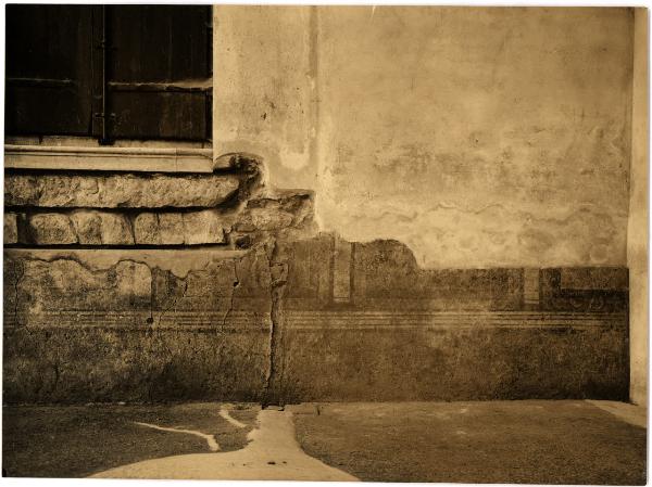 Aquileia - Basilica. Frammenti di affreschi parietali.