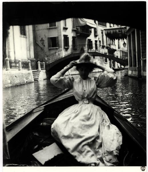 Venezia - Canal Grande (?) - Ritratto di Jeanne Bosc in gondola