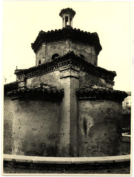 Milano - Cascina Pozzobonelli. Veduta posteriore dell'oratorio triabsidato.