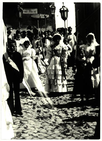 Ariccia - Processione del Santissimo Sacramento - Banda che precede il Santissimo Sacramento