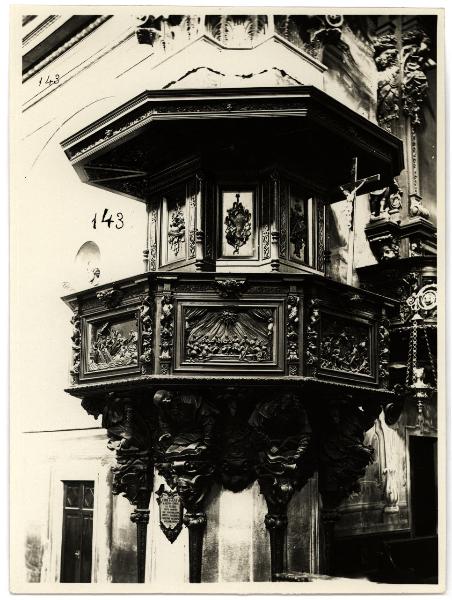 Varese - Chiesa di S. Vittore. Bernardino Castelli, pulpito in legno intagliato (1675 ca.).