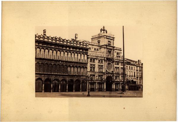 Venezia - Piazza S. Marco. Veduta delle Procuratie Vecchie e della torre dell'Orologio.