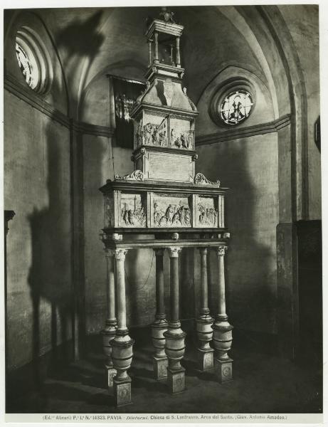 Pavia - Chiesa di S. Lanfranco. Giovanni Antonio Amadeo, Arca di S. Lanfranco, monumento funebre (1498).