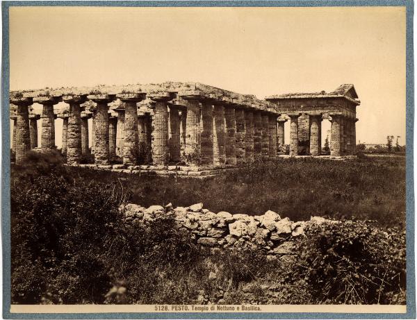 Paestum - Basilica e Tempio di Nettuno. Veduta.