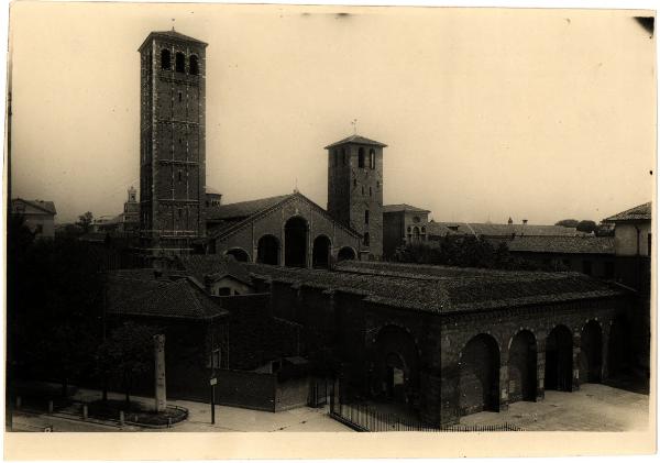 Milano - Basilica di Sant'Ambrogio. Veduta esterna dall'alto.