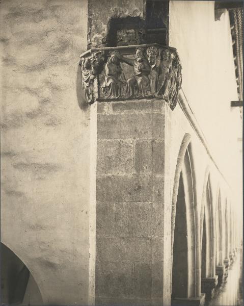 Aquileia - Basilica. Capitello con Incoronazione della Vergine (XIV sec.).