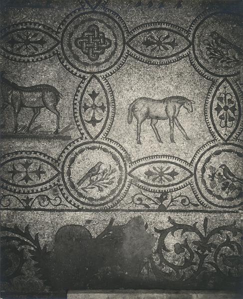 Aquileia - Basilica. Mosaico pavimentale, particolare della decorazione con figure di animali e motivi geometrici (IV sec.).