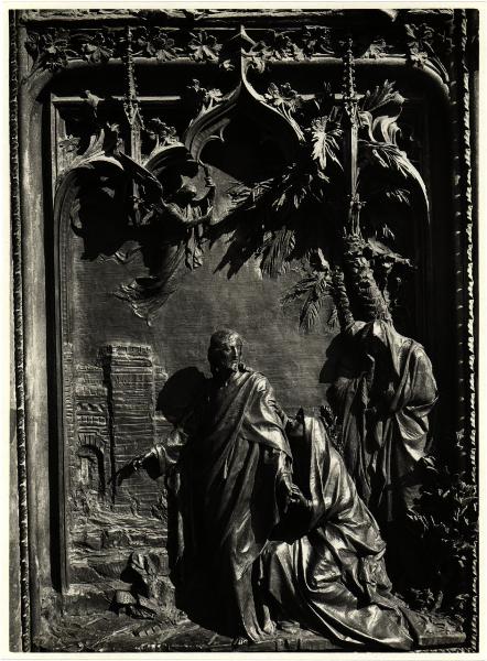 Milano - Duomo. Lodovico Pogliaghi, episodio della vita di Maria, formella in bronzo del portale centrale (1894-1908).