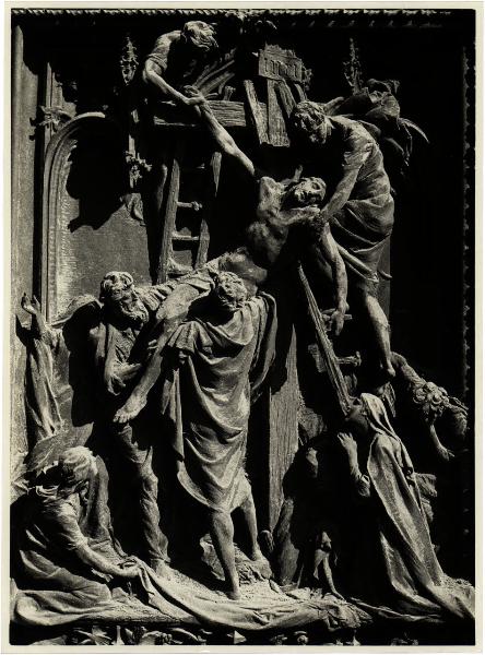 Milano - Duomo. Lodovico Pogliaghi, Deposizione dalla Croce, formella in bronzo del portale centrale (1894-1908).