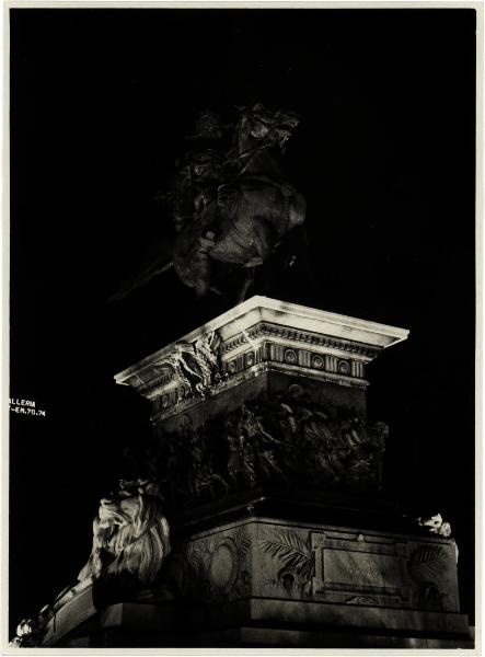 Milano - Piazza del Duomo. Ercole Rosa, monumento a Vittorio Emanuele II (1878 ca.).