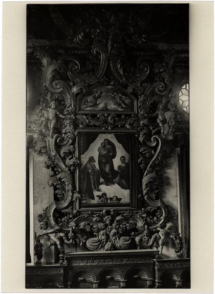 Piacenza - Chiesa di S. Sisto. Presbiterio, Giuseppe Nogari, Madonna di S. Sisto (copia da Raffaello) entro ricca cornice lignea intagliata.