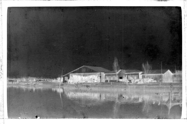 Prima Guerra Mondiale - Belvedere di Tezze sul Brenta (?) - Hangar per idrovolanti con soldati lungo il fiume Brenta