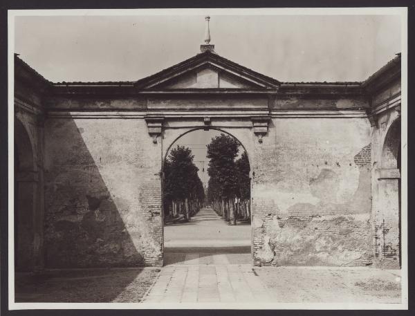 Milano - Certosa di Garegnano. Veduta dell'alberata via Pareto dall'atrio della chiesa.