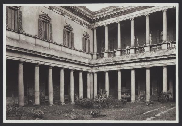 Milano - Palazzo del Senato. Veduta della seconda corte interna.