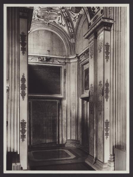 Milano - Basilica di S. Vittore al Corpo. Veduta del vestibolo della sacrestia.