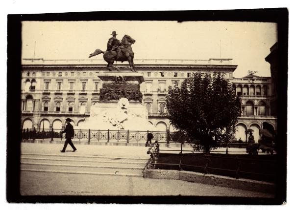 Milano - Piazza del Duomo - Monumento a Vittorio Emanuele II