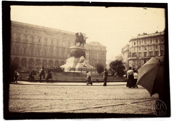 Milano - Piazza del Duomo - Monumento a Vittorio Emanuele II