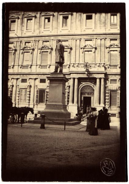 Milano - Piazza S. Fedele - Monumento ad Alessandro Manzoni