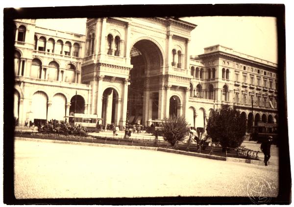 Milano - Piazza del Duomo - Galleria Vittorio Emanuele II - Arco Trionfale