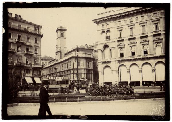 Milano - piazza del Duomo - imbocco di via Mengoni - imbocco di Piazza dei Mercanti - Palazzo dei Giureconsulti