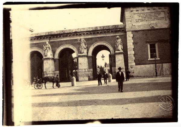 Milano - Cimitero Monumentale (?) - Ingresso