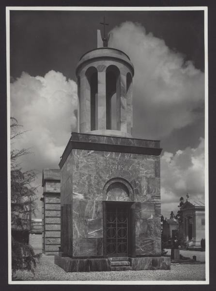 Milano - Cimitero Monumentale. Cappella Cusi.