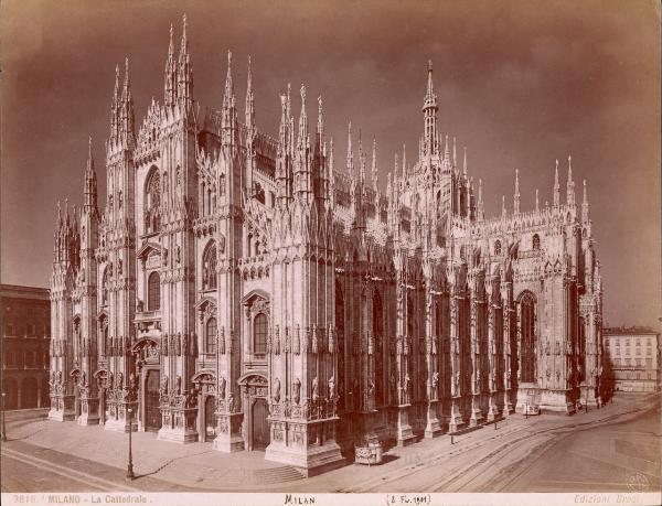 Milano - Piazza del Duomo - Duomo - Facciata e lato destro