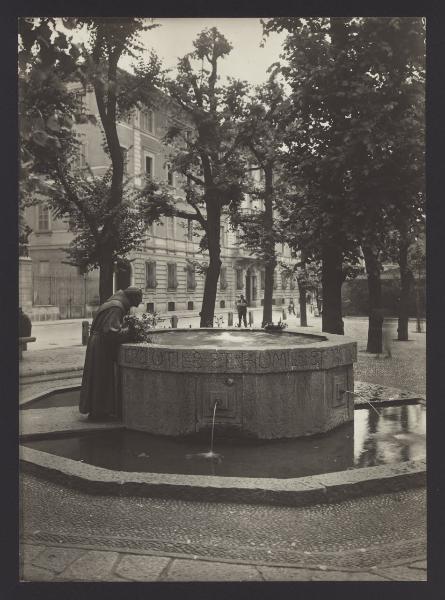 Milano - Chiesa di S. Angelo. Giannino Castiglioni, fontana di S. Francesco.