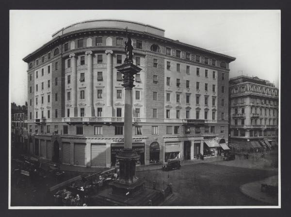 Milano. Palazzo in Largo Augusto.